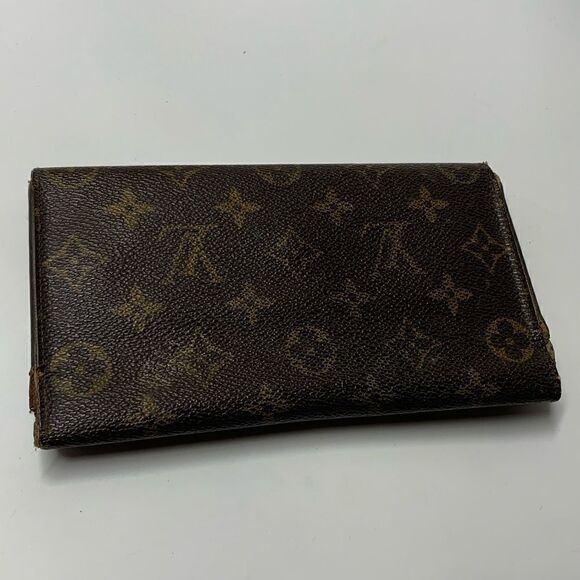 Authentic Louis Vuitton Monogram Sarah Wallet - Picture 2 of 14